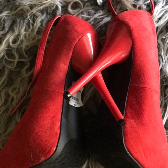 Red Sexy Shoes 💃🏽💃🏽🌸🌺 - Picture 3 of 4